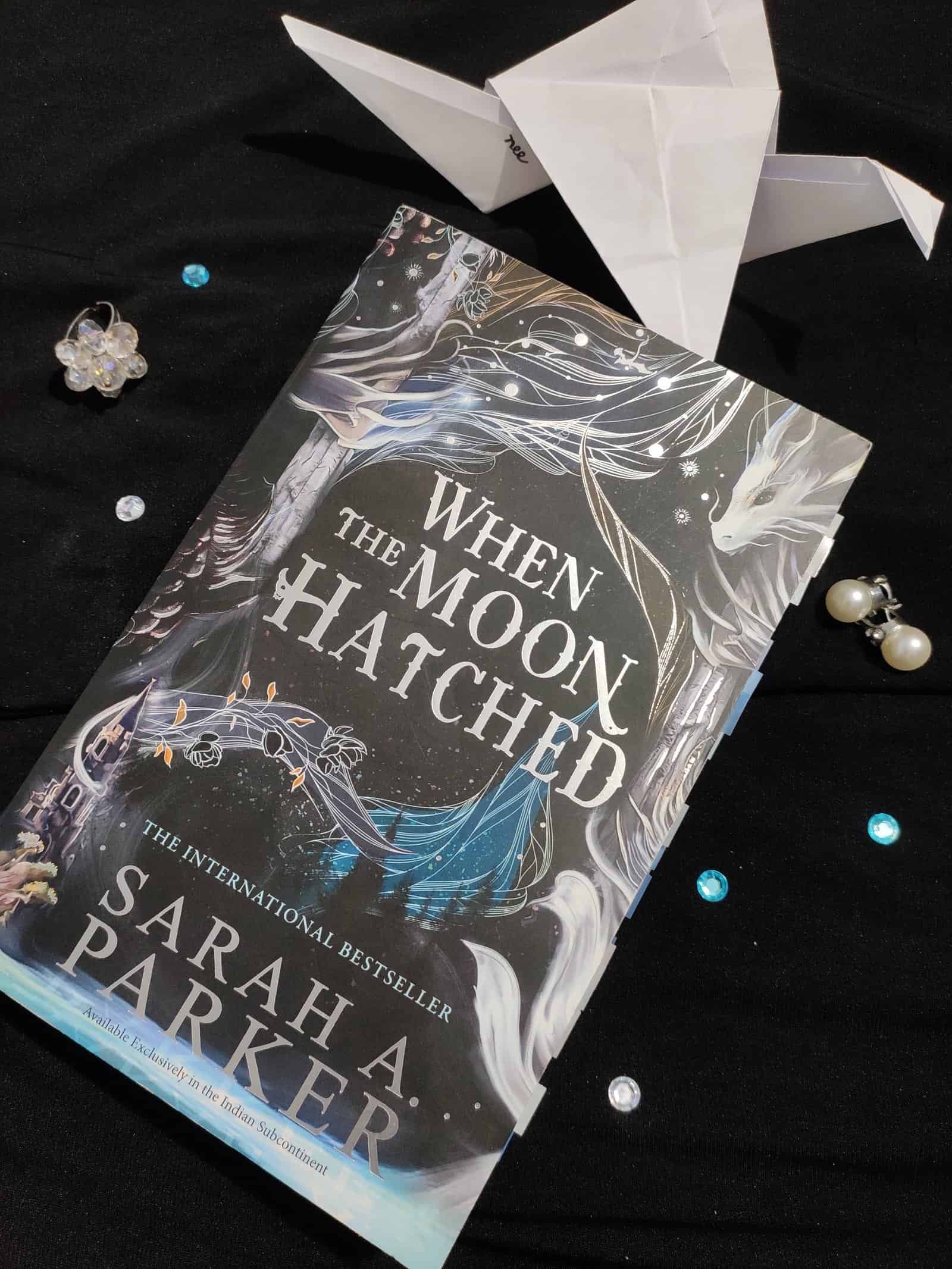 Review : When The Moon Hatched (Moonfall,#1) by Sarah A. Parker, is it as overwhelming as a dragon?