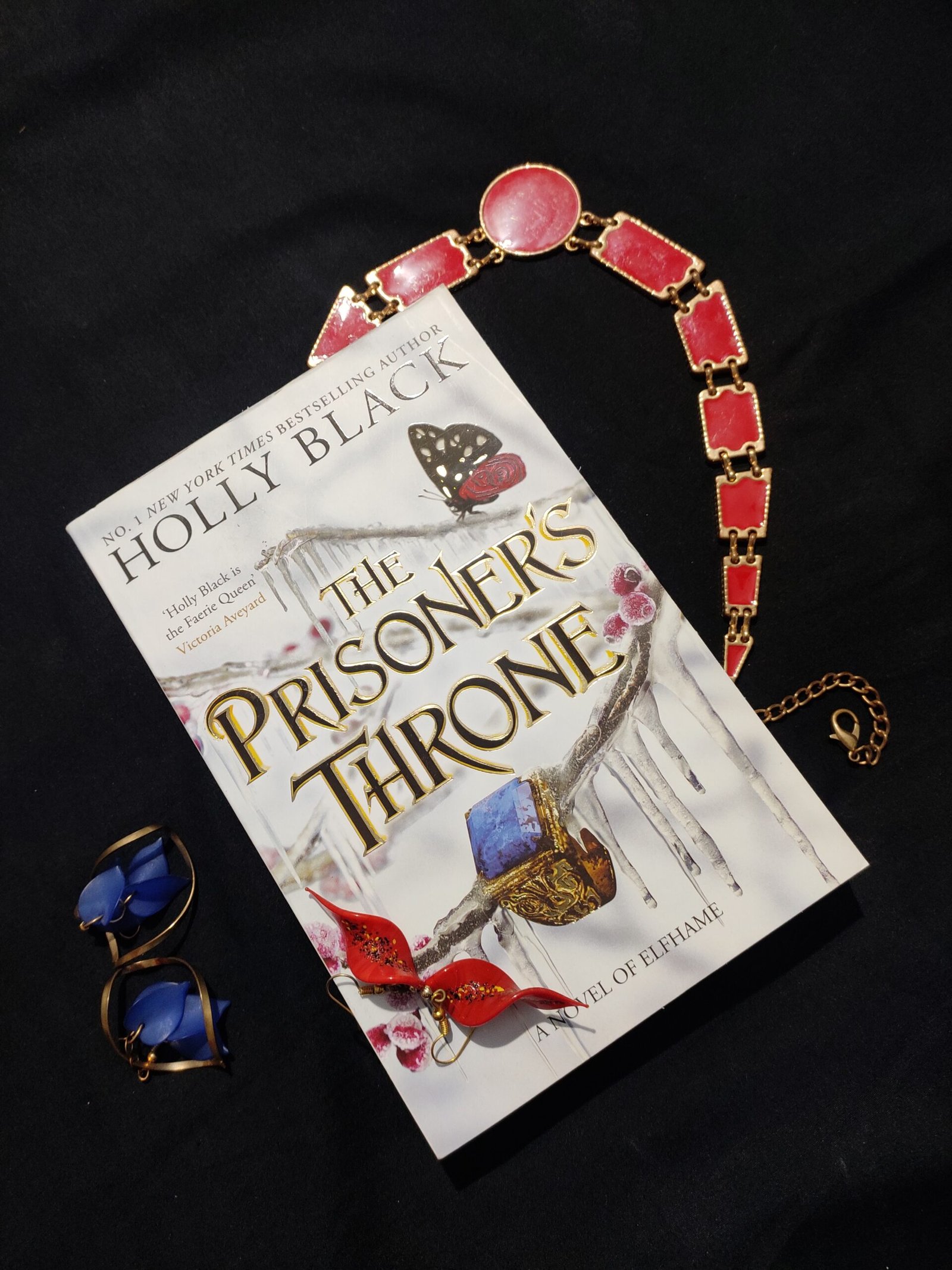 Review : The Prisoner’s Throne (Elfhame, #2) by Holly Black, is it as disappointing as finding out that Taryn is still alive ?